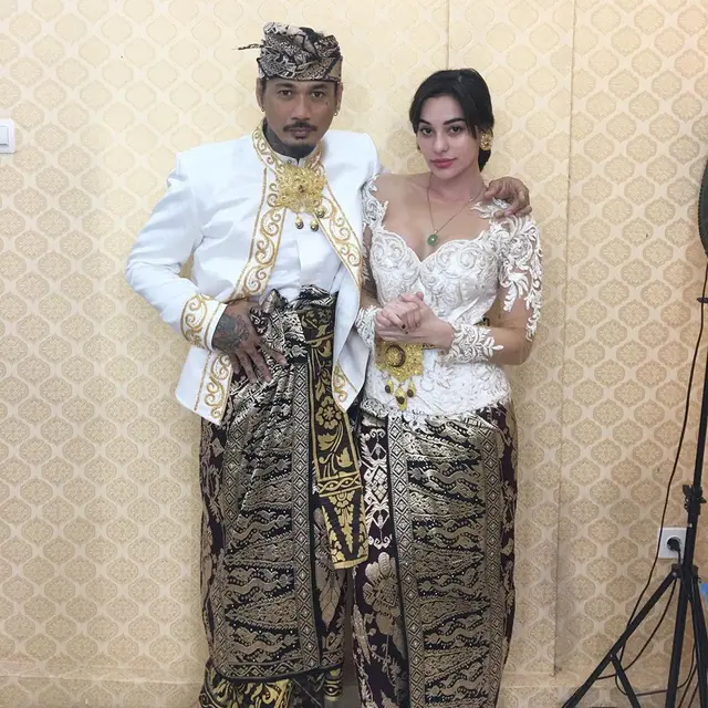 Potret Cantik Nora Alexandra Kekasih Jerinx SID dalam Busana Adat