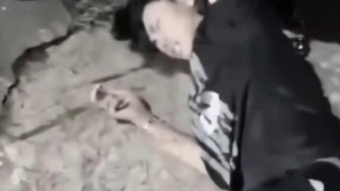 Aksi Heroik Suami Tabrak Begal yang Ancam Istrinya dengan Celurit