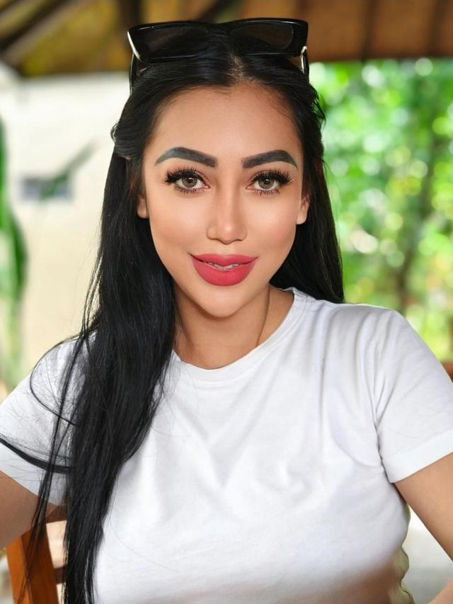 7 Potret Terbaru Natha Narita Eks ‘Duo Racun’ Tinggal di Bali, Tampil ...