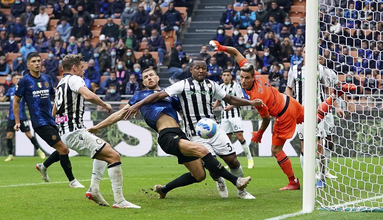 Inter Milan tampil dominan sepanjang pertandingan. Klub asuhan Simone Inzaghi itu mencatatkan penguasaan bola 67 persen dan melepaskan 15 peluang yang lima di antaranya akurat. (Spada/LaPresse via AP)