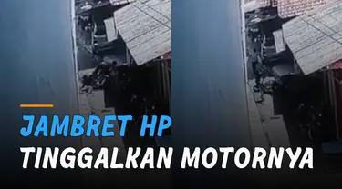 Ada-ada saja aksi kocak jambret yang satu ini karena setelah menjambret handphone justru motornya ditinggal di tempat kejadian.