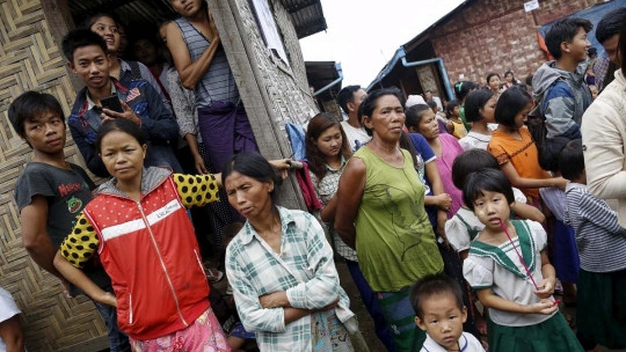 Senyum Angelina Jolie sapa pengungsi etnis Kachin di Myanmar