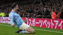 Pemain Manchester City, Jack Grealish melakukan selebrasi setelah mencetak gol kedua timnya ke gawang Arsenal pada laga pekan ke-23 Liga Inggris 2022/2023 yang berlangsung di Emirates Stadium, London, Kamis (16/02/2023) WIB. (AP Photo/Kin Cheung)