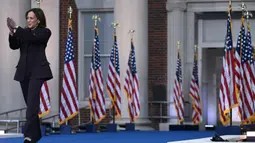 Rabu (6/11) sore waktu setempat atau Kamis (7/11) dini hari WIB di Universitas Howard, Kamala Harris akhirnya menyampaikan pidato menanggapai hasil penghitungan cepat terkait Pemilihan Presiden (Pilpres) Amerika Serikat (AS) 2024. (Brendan SMIALOWSKI/AFP)