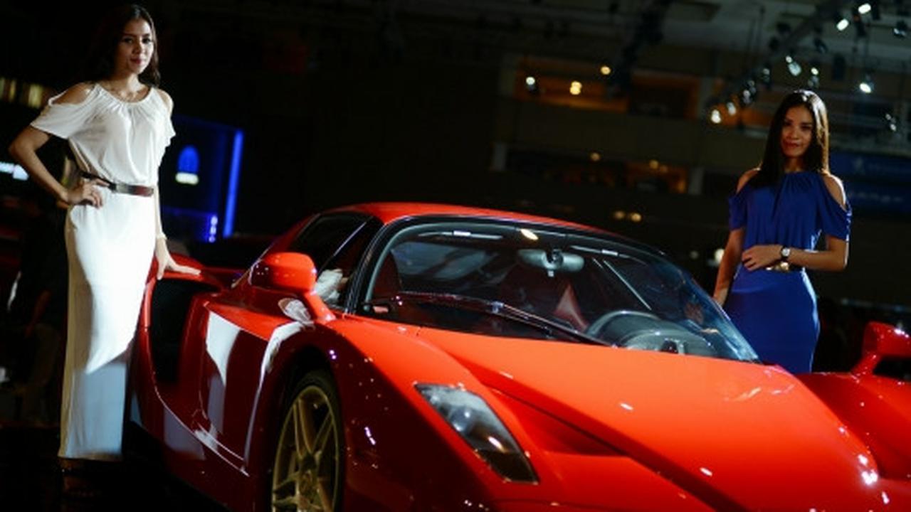 Gadis-gadis cantik hiasi IIMS 2015