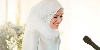 Baru saja terlihat beberapa potret penampilan Anisha Rosnah Adam, tunangan atau calon istri dari Pangeran Brunei Darussalam, Abdul Mateen, saat melaksanakan acara Khatam Quran. [Foto: Instagram/d.anisharosnah]