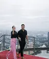 Memiliki gaya fashion kompak, Patricia Schuldtz dan Darma Mangkuluhur Hutomo disebut-sebut memiliki tampilan couple goals. [Foto: Instagram/ Patricia Schuldtz].