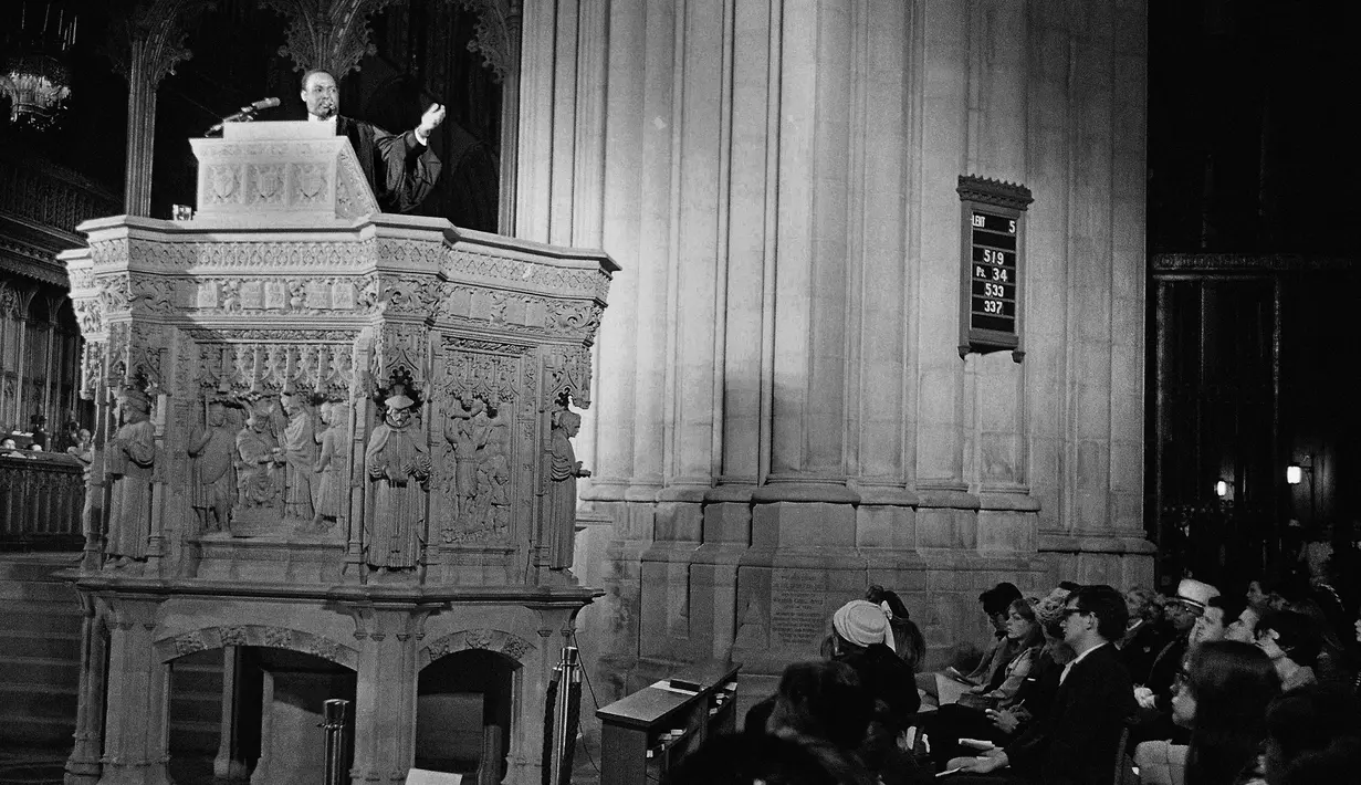 Martin Luther King berkhotbah di National Cathedral di Washington pada 31 Maret 1968. Martin Luther King tewas ditembak pada 4 April 1968. (AP Photo/John Rous, File)