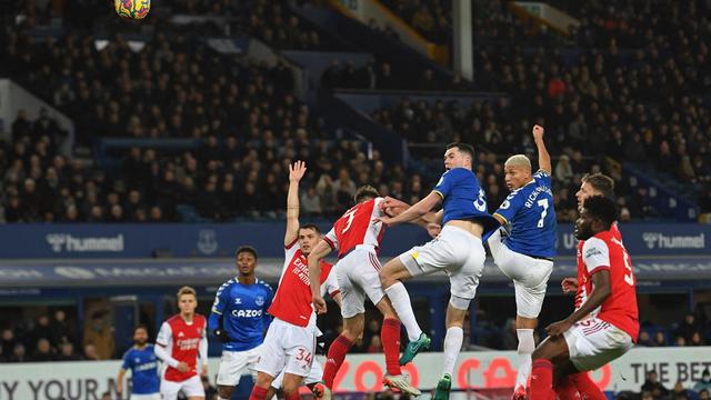 Arsenal menelan kekalahan 1-2 dari Everton pada laga pekan ke-15 Premier League di Goodison Park, Selasa (7/12/2021) dini hari WIB. (AFP/Paul Ellis)