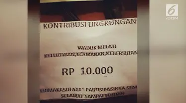 Sebuah rekaman video sepasang suami istri yang berada di dalam mobil pick up dimintai uang kontribusi lingkungan oleh beberapa pemuda setempat.