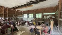 Kisah Pak Guru Armani: Mengabdi Belasan Tahun di Gedung Reyot Demi Anak-Anak Pandeglang