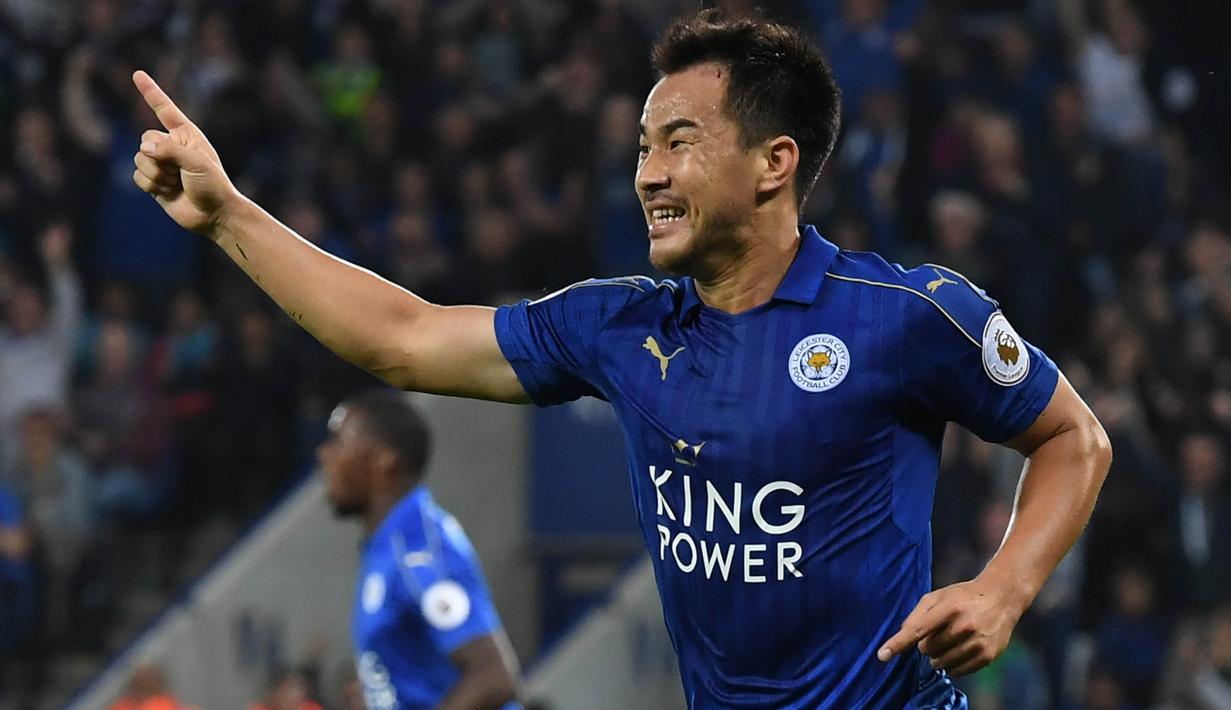 4. Shinji Okazaki (Leicester City) - Striker Jepang ini telah mengoleksi 12 gol di Premier League. Mantan pemain Stuttgart itu  merupakan bagian dari The Foxes yang memenangkan gelar Liga Inggris di bawah Claudio Ranieri. (AFP/Anthony Devlin)