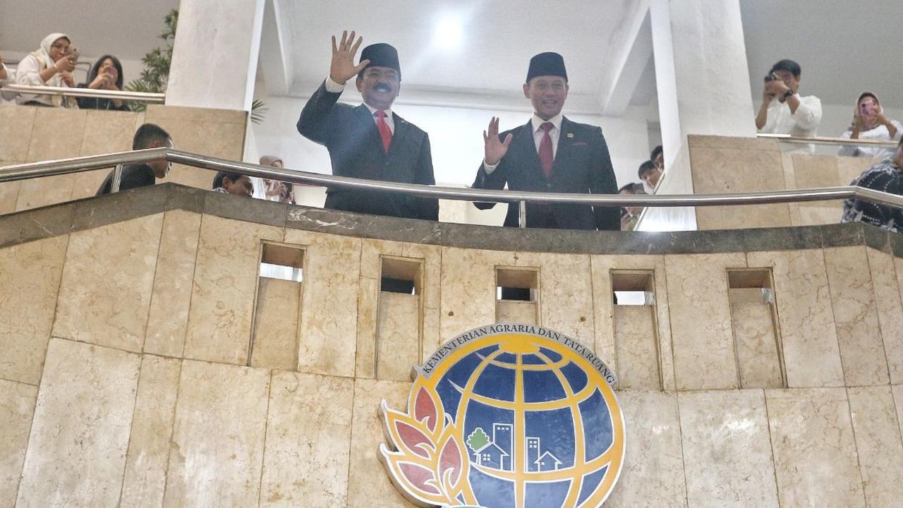 "Saya tadi sampaikan tiga hal ke Pak Menteri BPN. Yang pertama, yang berkaitan dengan sertifikat elektronik harus didorong agar lebih masif,"<br>