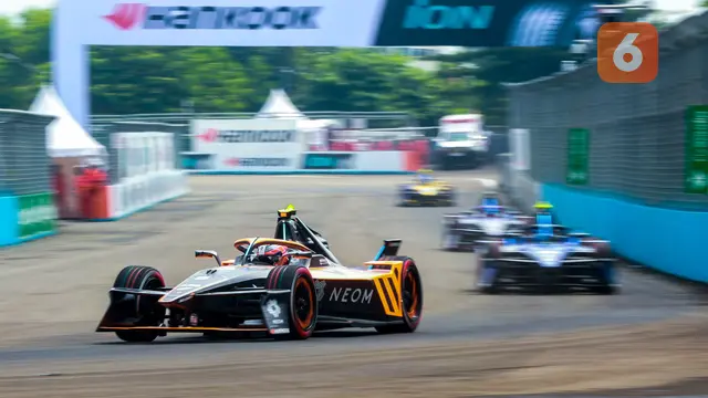 Foto: Jake Dennis Tercepat di Kualifikasi, Pimpin Balapan Formula E 2025 seri Jakarta