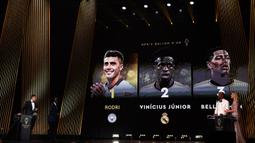 Rodri terpilih sebagai peraih Ballon d'Or 2024 mengalahkan dua pemain Real Madrid, Vinicius Junior dan Jude Bellingham. (FRANCK FIFE/AFP)
