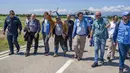 <p>Setelah berhari-hari melakukan negosiasi, para pemberontak menyerahkan ayah Luis Diaz di sebuah lokasi yang dirahasiakan di pegunungan Serrania del Perija di perbatasan dengan Venezuela. (Esteban VANEGAS / United Nations Verification Mission in Colombia / AFP)</p>