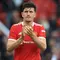 Bek Manchester United, Harry Maguire memberi aplaus kepada fans setelah berakhirnya laga Liga Inggris 2021/2022 menghadapi Everton di Old Trafford Stadium, Manchester (7/8/2021). Harry Maguire yang kini menjalani musim ke-5 bersama MU, hingga kini masih tercatat sebagai pembelian termahal Setan Merah dari sesama klub Liga Inggris saat didatangkan dari Leicester City pada awal musim 2019/2020 dengan mahar senilai 87 juta euro atau kini setara Rp1,4 triliun. (AFP/Lindsey Parnaby)