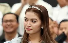 7 Potret Selvi Ananda Saat Dampingi Gibran Deklarasi Bacawapres, Pakai Flat Shoes Rp17 jutaan