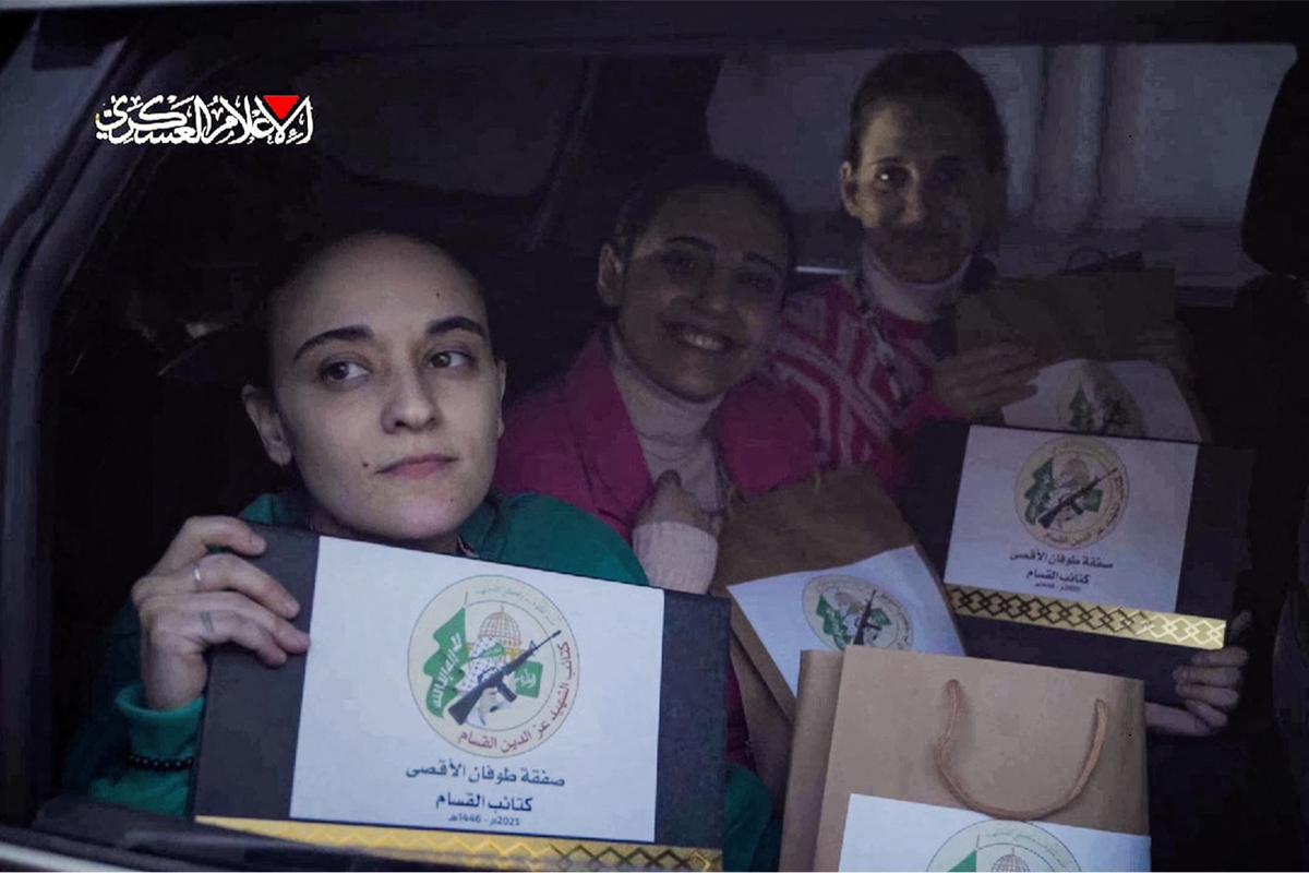 Momen Perpisahan Sandera Israel dengan Pasukan Brigade Al-Qassam Hamas