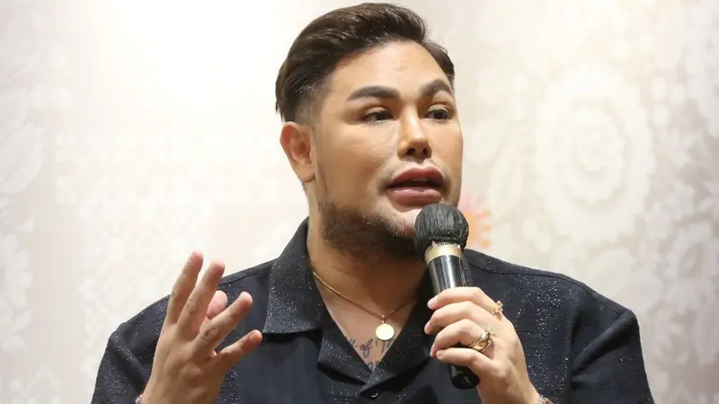 Desainer Ivan Gunawan Sebut Teguran KPI Merupakan Sebuah Kemunduran Fashion