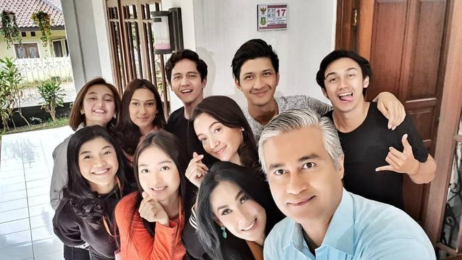 Aditya Zoni dan Pemain Cinta Karena Cinta (Sumber: Instagram/adjiepangestu/