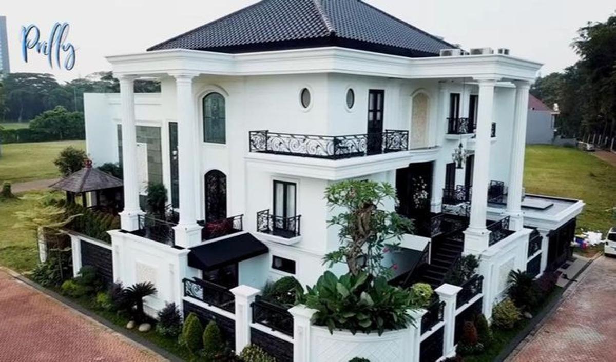 <b>1. Penampakan rumah mewah serba putih Prilly latuconsina&nbsp;</b><br>
