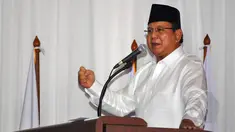 Ketum Partai Gerindra Prabowo Subianto saat menyampaikan pidato politiknya di acara pelantikan pengurus pusat Partai Gerindra di kantor DPP Partai Gerindra, Jakarta, Rabu (8/4/2015). (Liputan6.com/Yoppy Renato)