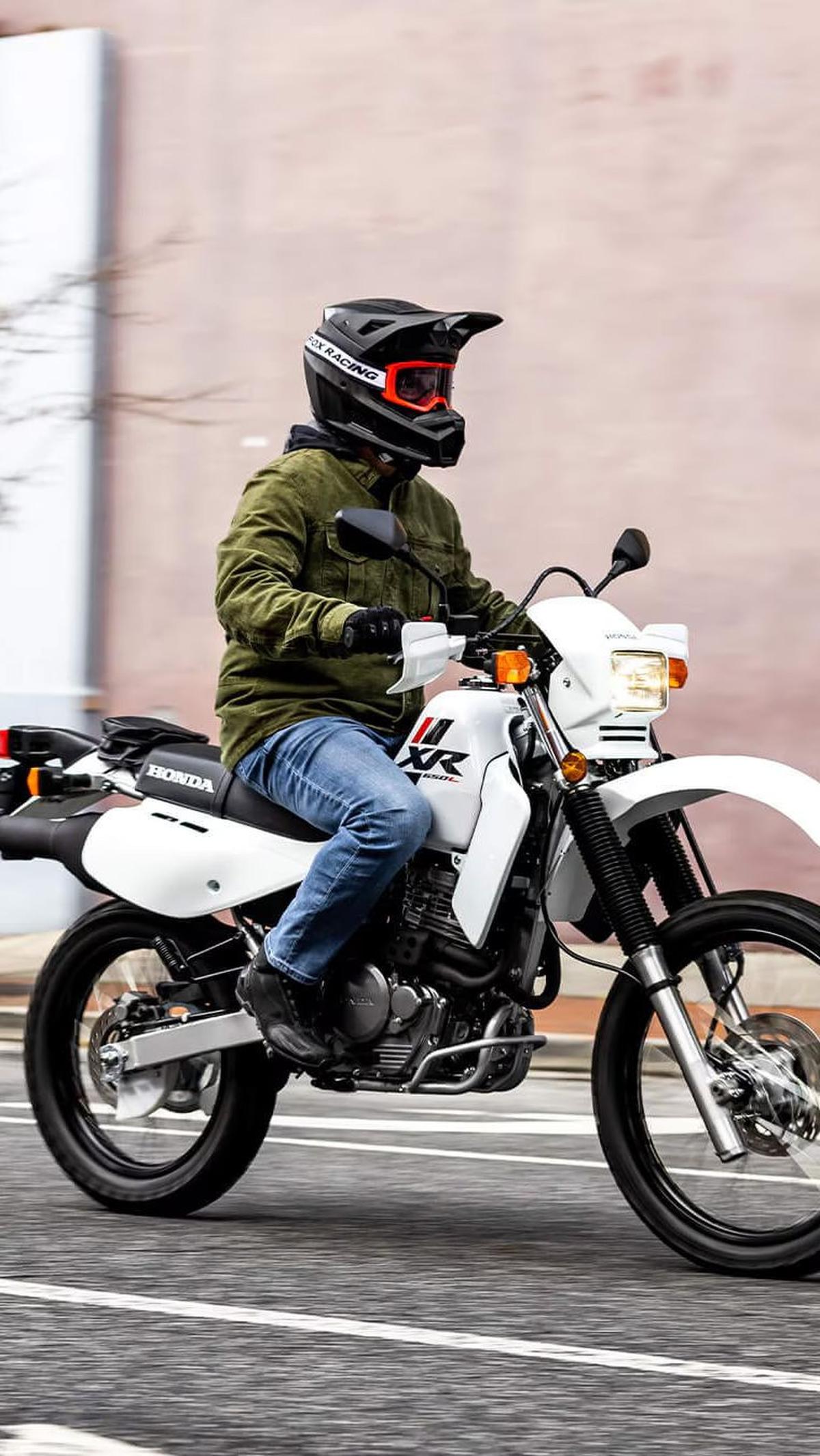 7. Sepeda motor Dual-Sport atau Dual-Bike