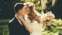 Kalau kamu bagaimana, harus foto prewedding dulu atau nggak? Ikuti polling Bintang.com ini yuk… (Ilustrasi: Wedding Forward)