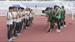 Para pemain Timnas Indonesia U-22 bersama pelatih dan official doa bersama saat latihan di Stadion Rizal Memorial, Manila, Senin (25/11/2019). Latihan ini persiapan jelang laga SEA Games 2019 melawan Thailand. (Bola.com/M Iqbal Ichsan)