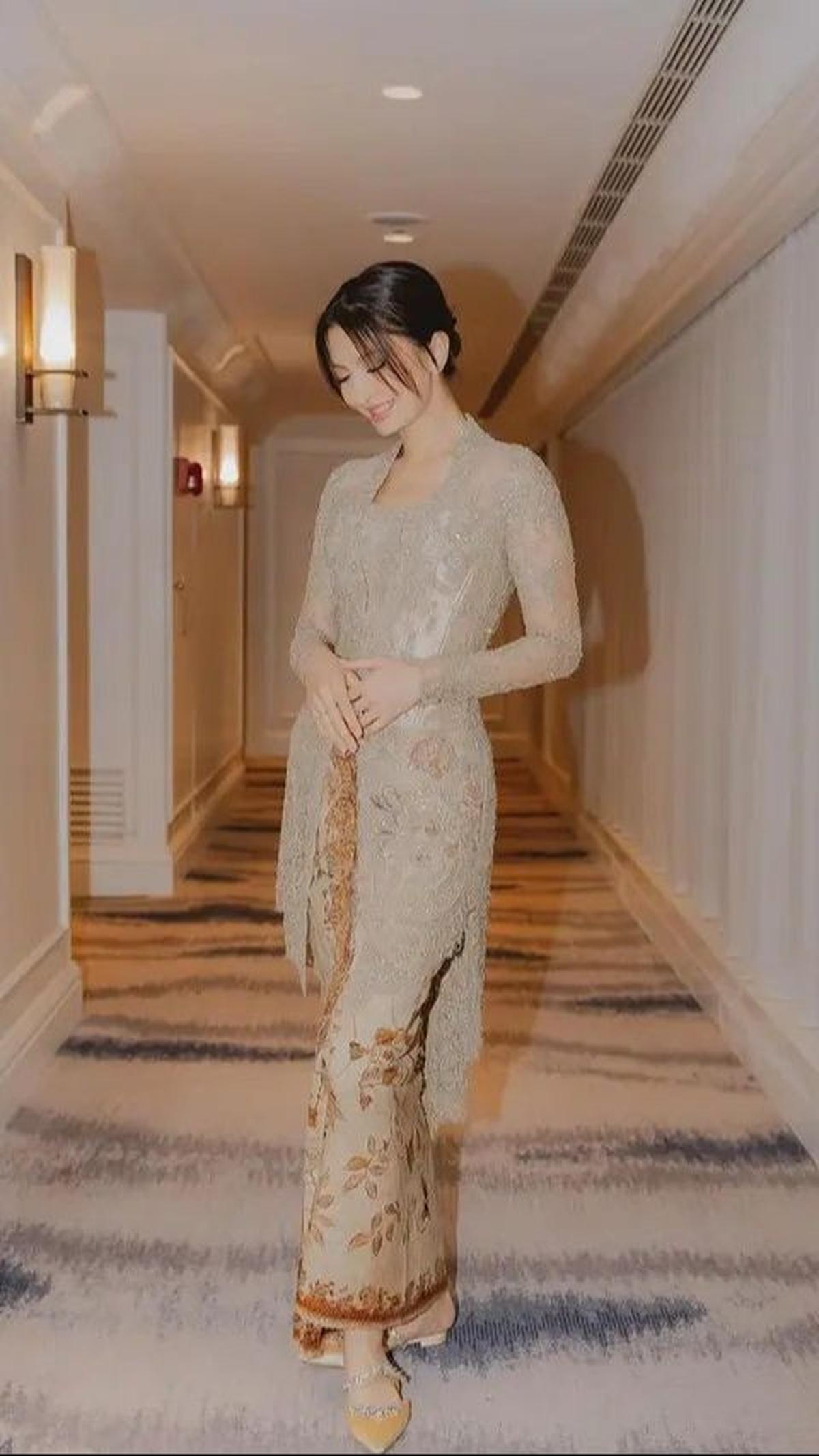 <b>Raline Shah</b>