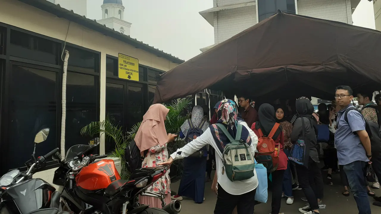 Polres Jakarta Selatan dipadati warga yang ingin membuat SKCK untuk CPNS 2019.