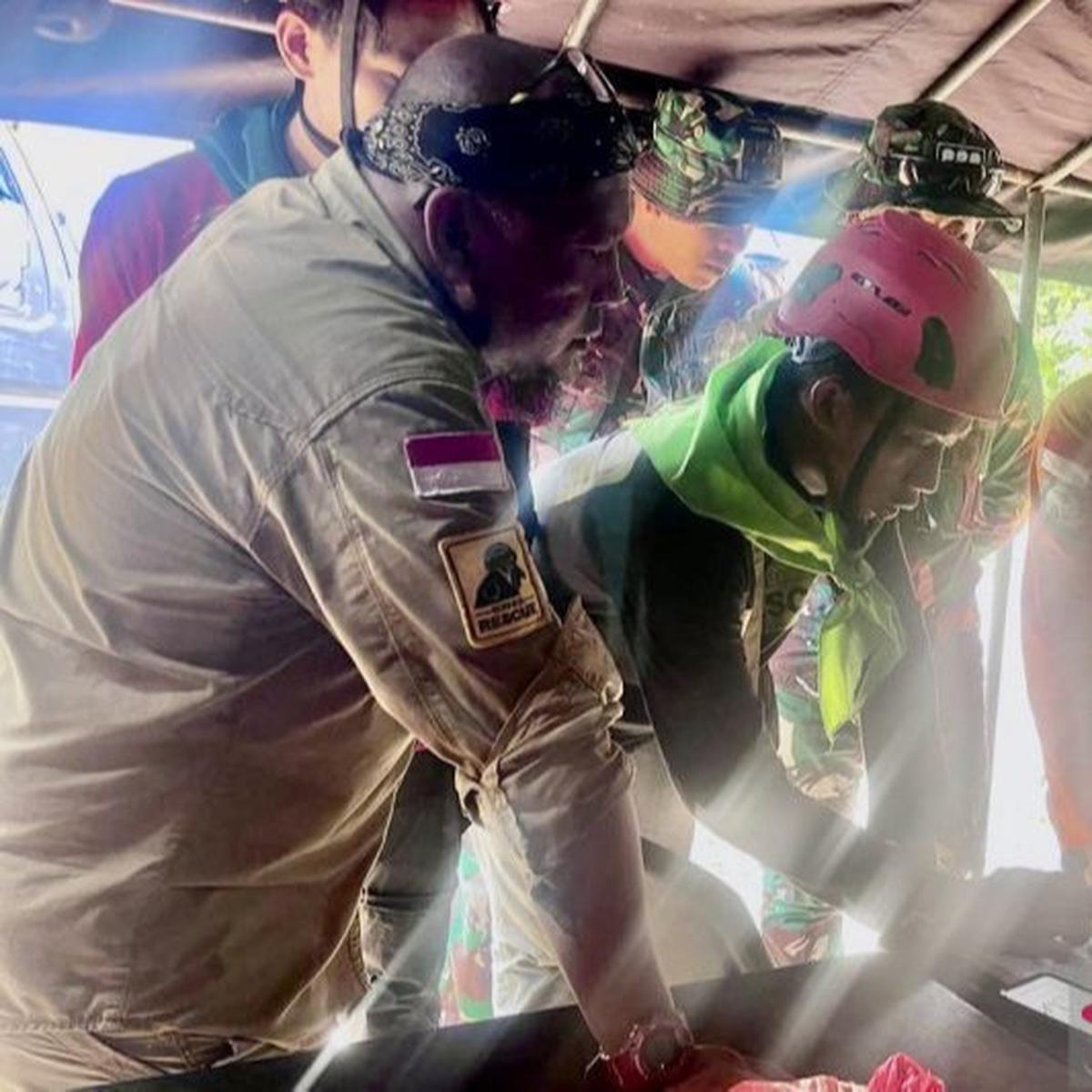 Cerita Relawan Tempuh Enam Jam Perjalanan Cari Heliopter Jatuh di Hutan Kalsel