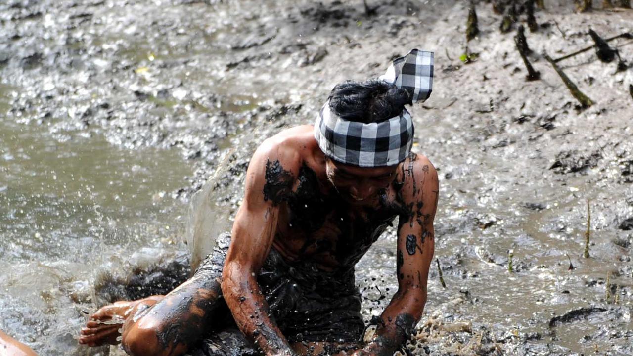 Mandi Lumpur di Bali