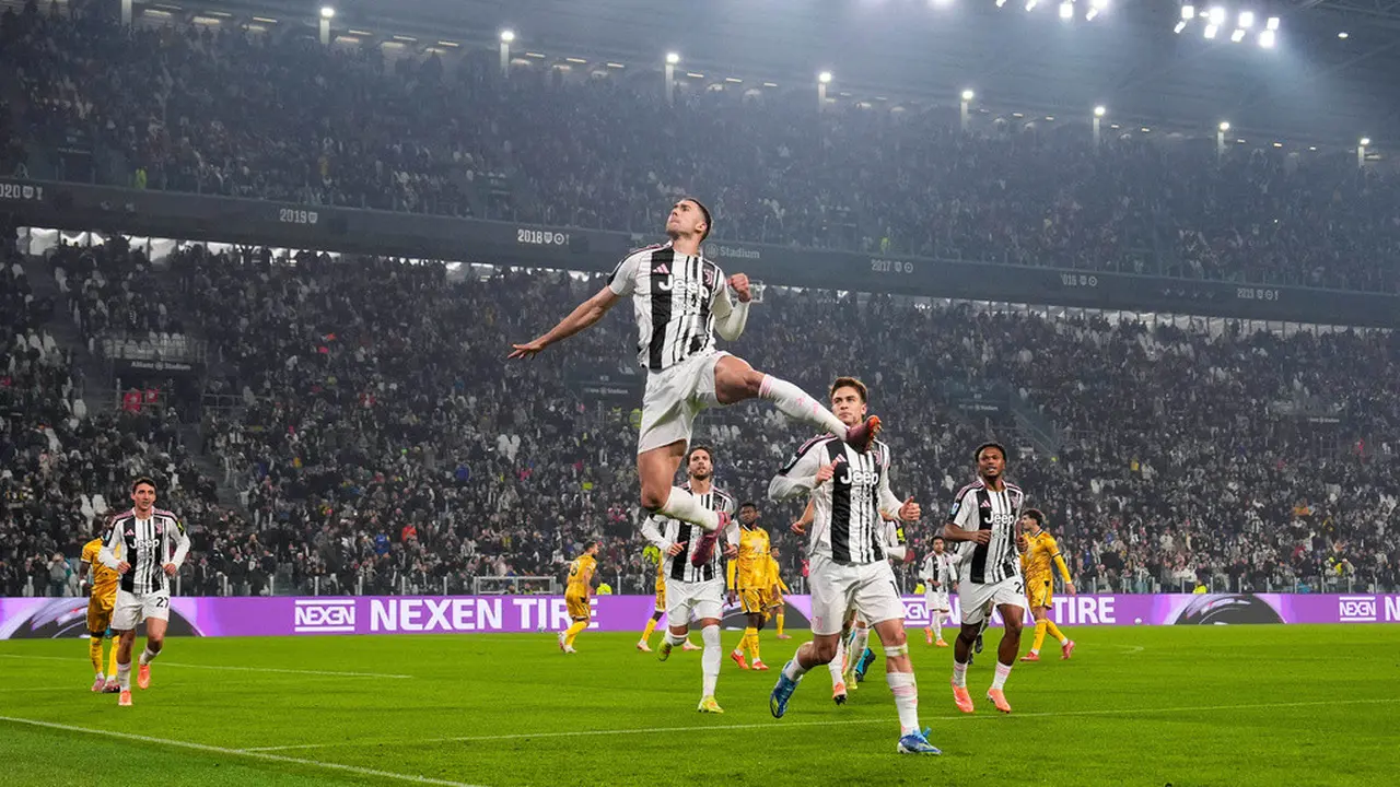 Dusan Vlahovic merayakan gol pertama Juventus
