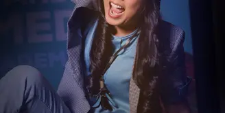 Ada tips jitu yang bisa ditiru dari seorang Soimah. Entertainer serba bisa ini awalnya adalah seorang sinden, namun penampilannya kemudian berbeda dari sinden kebanyakan membuatnya seperti berlian di antara bebatuan biasa. (Nurwahyunan/Bintang.com)