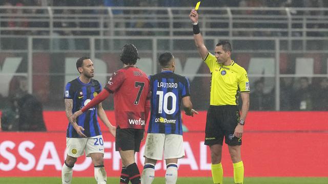 Foto: Momen Panasnya Derby Della Madonnina Edisi ke-239 yang Berbuah Gelar Liga Italia ke-20 Inter Milan Sepanjang Sejarah