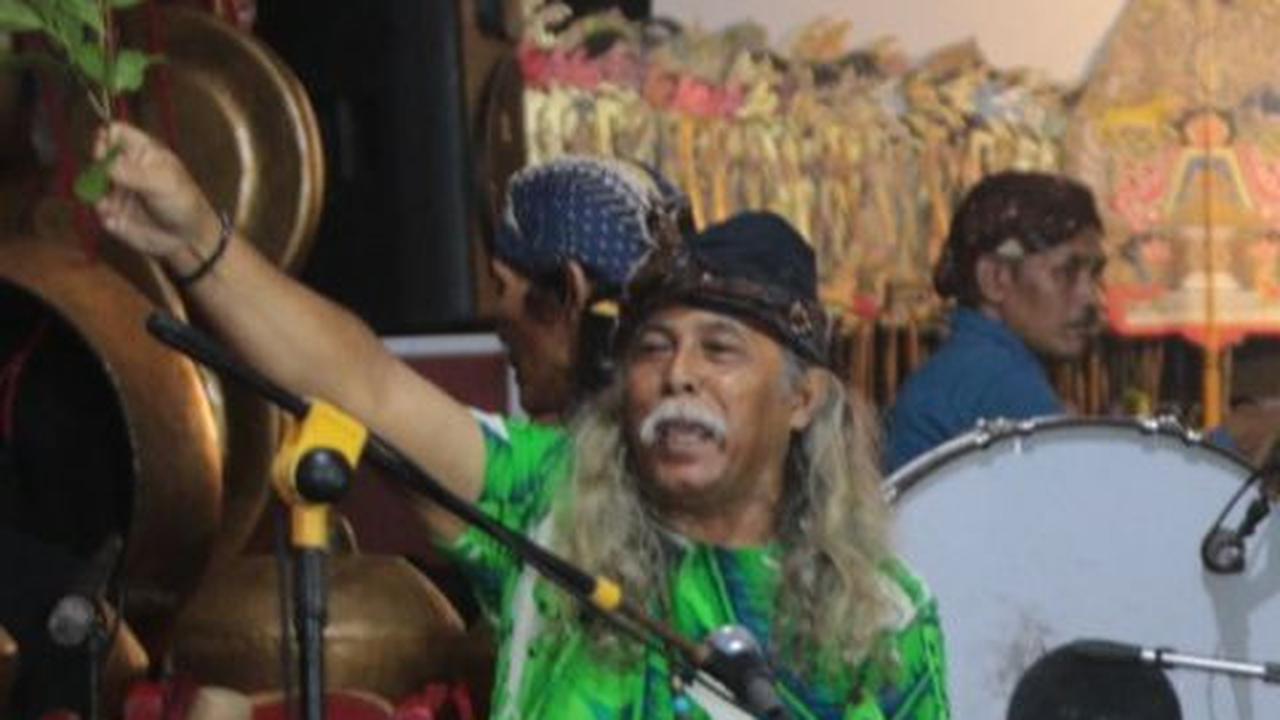 Mengenal Sosok Gus Pur, Dalang Nyentrik Asal Magelang Pencipta Wayang Godhong