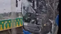 Bus Transjakarta Kecelakaan 'Adu Banteng' di Jalur Langit Koridor 13 Cipulir