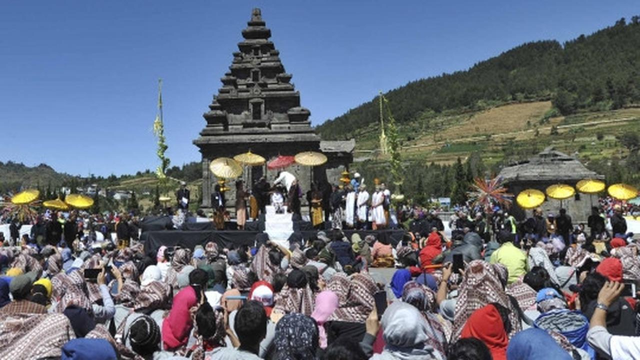 Ritual potong rambut anak gimbal ramaikan Dieng Culture Festival