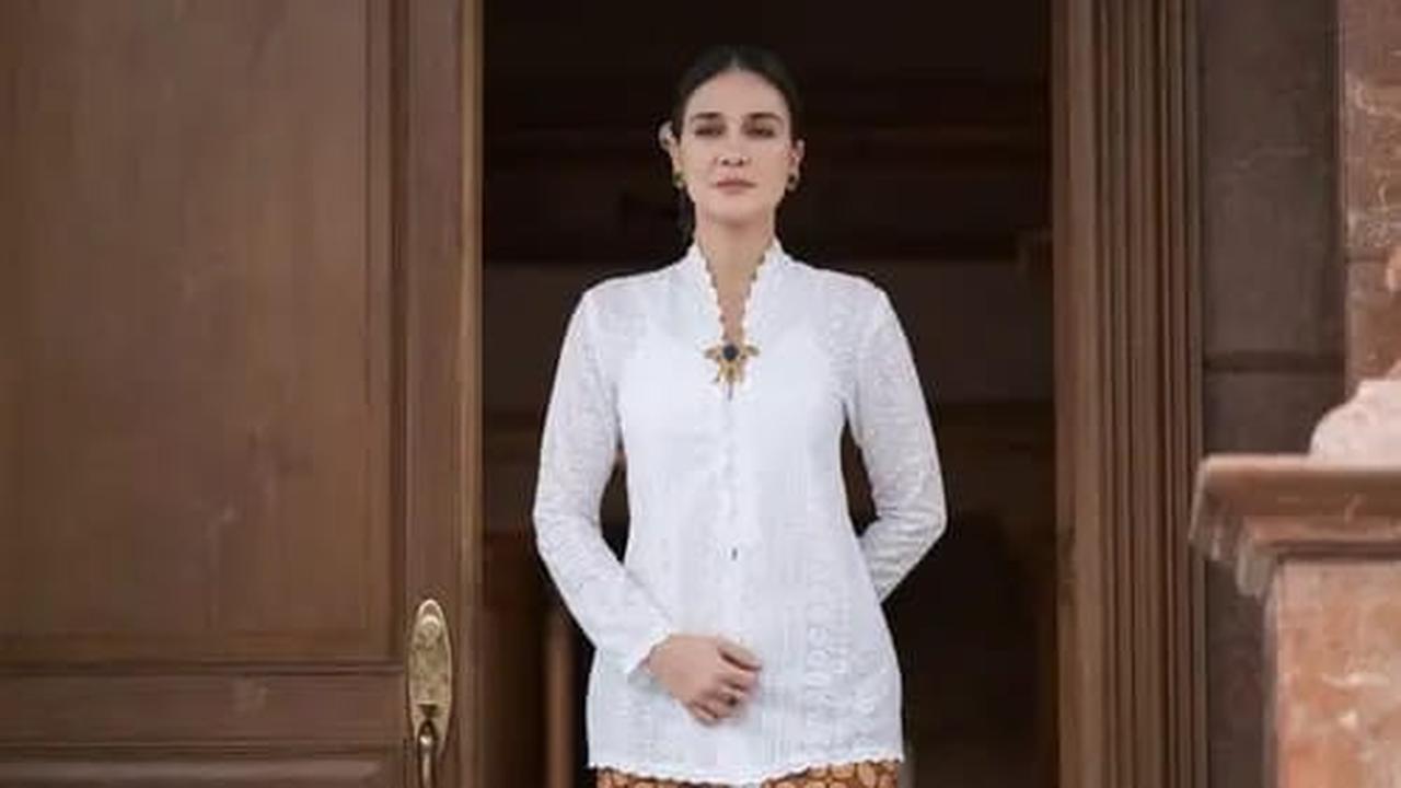 5 Rekomendasi Outfit Kebaya Cantik dari Artis Indonesia, Bikin Tampilanmu Makin Kece