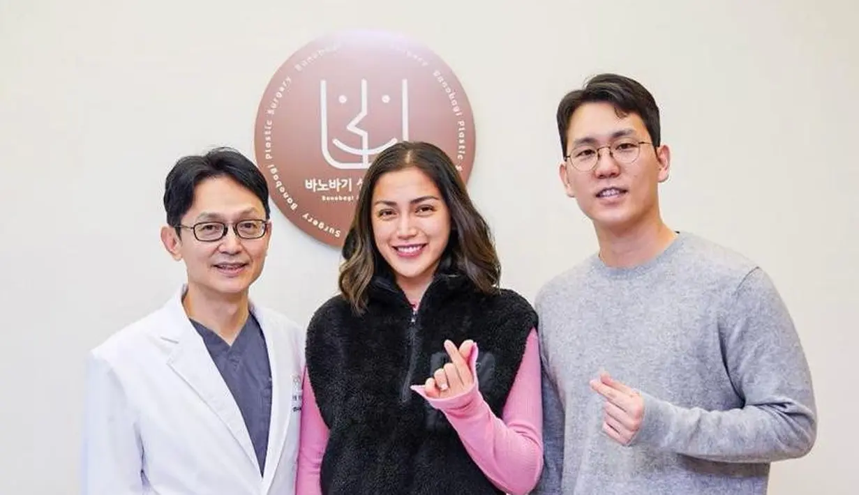 Rupanya, Jessica Iskandar melakukan oplas untuk meluruskan tulang hidungnya yang bengkok. [Foto: IG/inijedar].