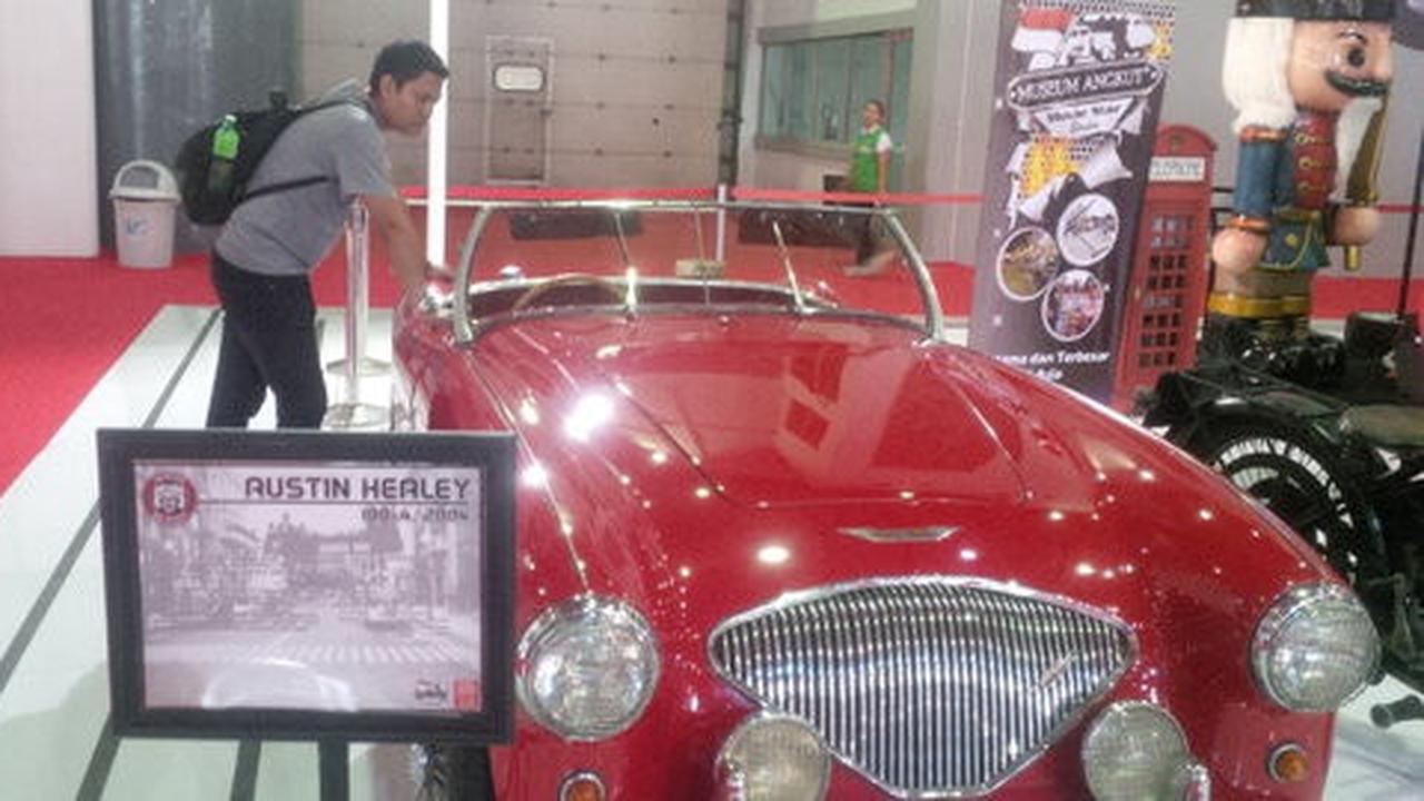 Austin Healey, mobil terkutuk yang menarik pengunjung IIMS 2015