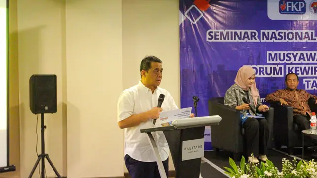 Wakil Menteri Desa, Pembangunan Daerah Tertinggal, dan Transmigrasi (Wamendes PDTT) Ahmad Riza Patria dalam acara Musyawarah Nasional Forum Kewirausahaan Pemuda (Munas FKP).