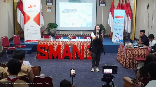 Ratusan siswa SMA yang mewakili gen Z mengikuti pelatihan citizen journalism dan pembuatan konten edukatif.