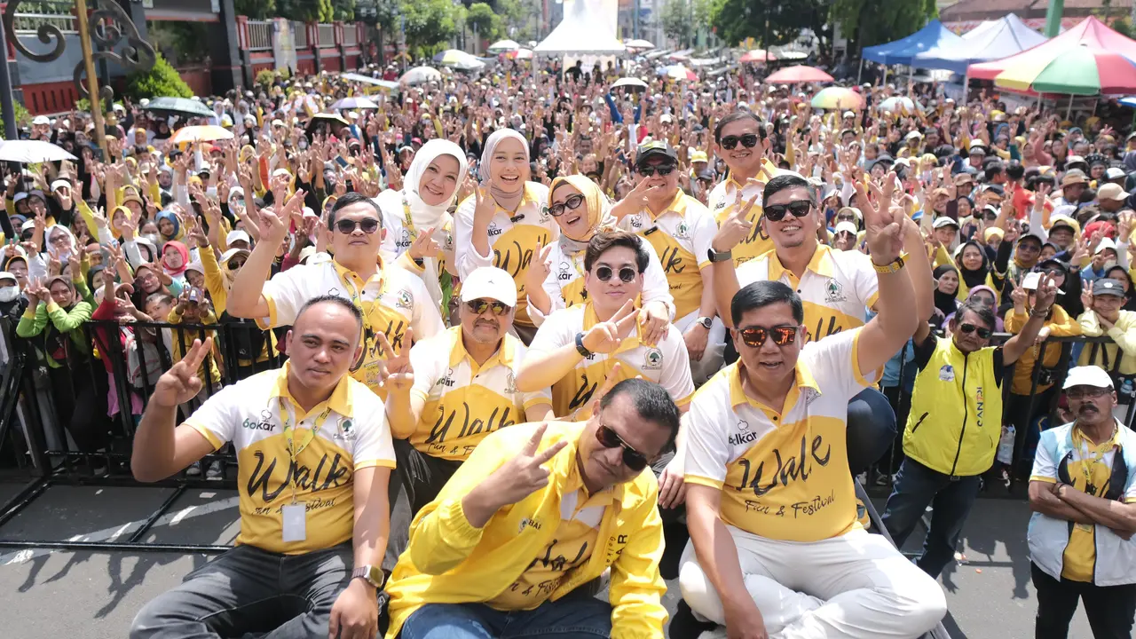 Pilkada Garut 2024 menjadi momentum Partai Golkar, kembali menguasai pemerintahan Garut, Jawa Barat, melalui pasangan calon Abdusy Syakur Amin-Luthfianisa Putri Karlina (Santri). (Liputan6.com/Jayadi Supriadin)