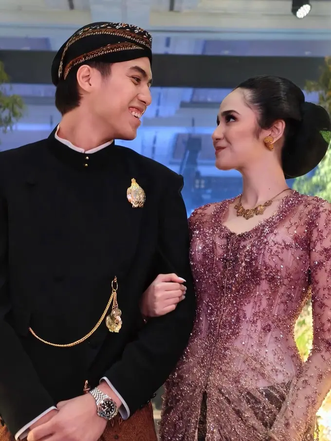 Syifa Hadju dan El Rumi tampil kompak pada cara ngunduh mantu (Instagram/@untungadaaji)