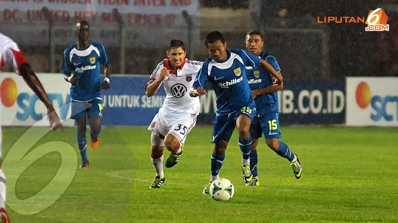 persib-v-dcunited-galeri-2-131207a.jpg