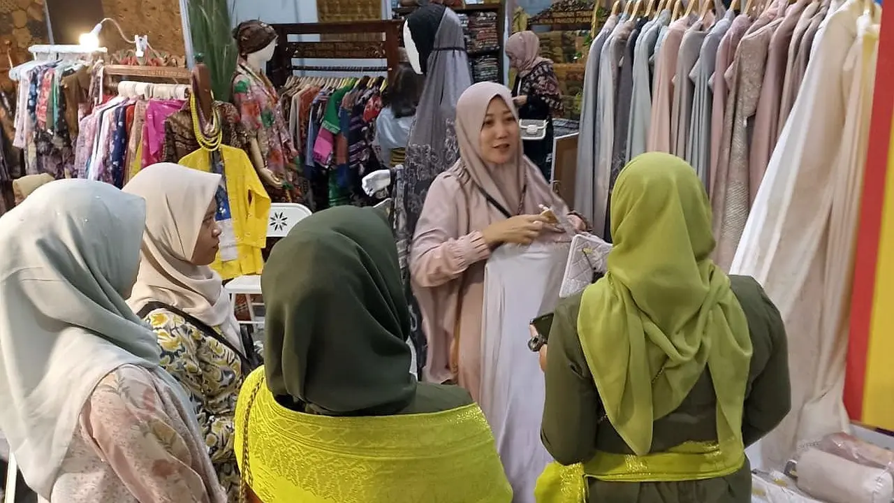 Tujuh UMKM binaan Disperindagkop UKM dikirim ke INACRAFT 2023. Yaitu Roka Collection, Khimar Syar’i, Shetin Paper Flower, Bunga Rakit Krisna, Batik Akkar, NFZ Slingshots Indonesia, In’et (Indonesia Etnik).