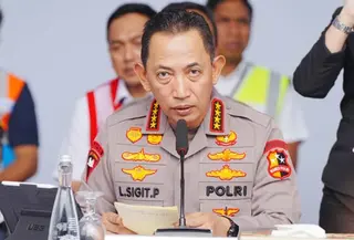 Kapolri Jenderal Listyo Sigit Prabowo saat memberikan keterangan terkait pelanggaran ekspor produk CPO. (Foto: Istimewa).